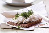 Wholemeal bread with quark and cress