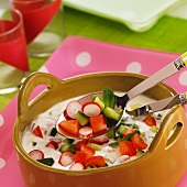 Cold yoghurt soup with vegetables