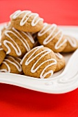 Bananen-Joghurt-Cookies mit Glasurstreifen