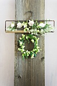 Drying a wreath and flowers on a clothes hanger (cow parsley, campion, roses)