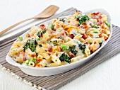 Pasta bake with broccoli and ham