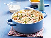 Farfalle with prawns and peas