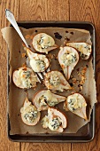 Baked pears with blue cheese and slivered almonds