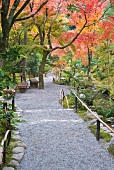 Garten eines zenbuddhistischen Tempels in den Hügeln von Arashiyama, nahe Kyoto