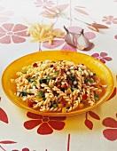 Fusilli with raw vegetables