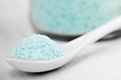 Blue Persian salt on a white spoon