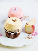 Cupcakes mit Buttercreme in Pastellfarben
