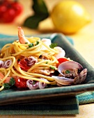 Spaghetti ai frutti di mare (Spaghetti with seafood)