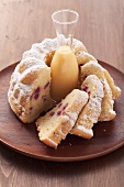 Cranberry ring cake with advocaat