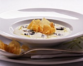 Vellutata di cardi (cream of teasel soup with crispy Jerusalem artichoke slices)