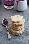 Butter biscuits with hazelnuts and blueberry jam
