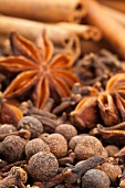 Winter spices (cloves, allspice, star anise, cinnamon)