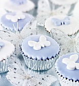 Cupcakes decorated with butterflies, in silver cases