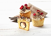 Cupcakes mit Sahnecreme & Toffee-Füllung