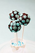 Cake pops with blue sugar flowers