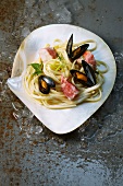 Linguine with mussels