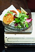 Tuna fishcakes with salad leaves