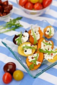 Vegetable crisps with cream cheese and rocket
