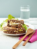Sandwiches with brie, apple and nuts