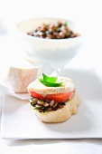 Crostini with lentils