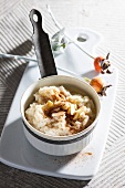 Rice pudding with cinnamon and almonds