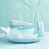 Plate and bowls in shades of blue