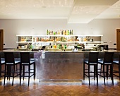 Blick auf die Bar im Wood Norton Hotel, Evesham, England