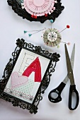 Craft idea for picture frames: cut-out fabric letters (collage)