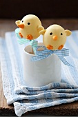 Cake pops decorated to look like Easter chicks