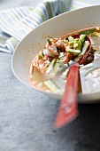 Gemüsesuppe mit Garnelen (Asien)