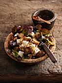 Bread salad with Gorgonzola, walnuts and quince jelly