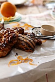 Barbecued chicken with garlic, fennel and oranges