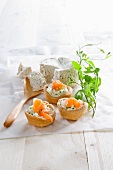 Mini quiches with cream cheese and smoked salmon