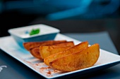 Potato wedges on a rectangular plate