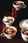 Strawberry crumble with meringues