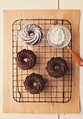 Chocolate rings with icing sugar