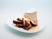 Soft cheese with fresh figs, bread and truffles