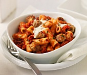 Rigatoni with turkey and tomato sauce