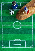 Baguette mit französischem Fähnchen & Fussballdeko