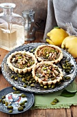 Individual quince tarts with pistachios and pine nuts