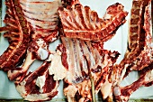 Schweinefleisch mit Knochen, bratfertig