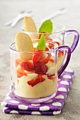 Verrine of vanilla cream, strawberries and a tuile