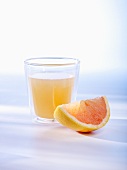 Grapefruit juice and a wedge of grapefruit