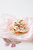 White chocolate discs with pistachios and Turkish delight