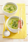 Green pea soup with grissini