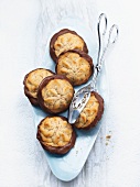 Espresso biscuits with cake tongs