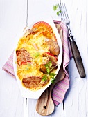 Pork fillet au gratin with apples and cheese