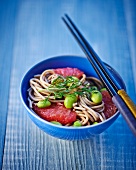 Noodle salad with salmon, grapefruit and beans (Asia)