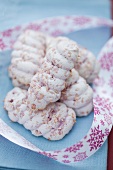 Raspberry clouds (cookies)