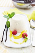 Pannacotta auf Dessertplatte